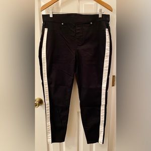 Simply Vera Black/White Jeggings
